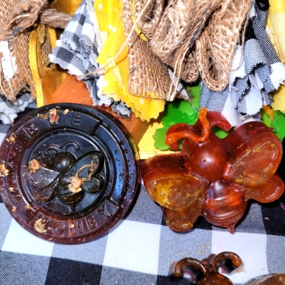 Honey 🍯 Bee 🐝 Bundle Unisex Vegan Glycerin Soap 🧼 - Picture 6 of 14